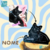 Placa personalizada com a foto de um gato preto, nomeado "Salem", sobre uma base de madeira.