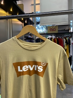 Remera Levis - Batwing - comprar online