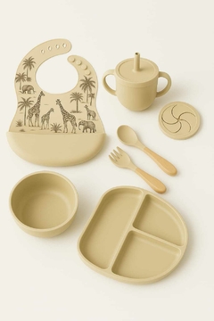 Set plato triple con tapa+ cubiertos + babero estampado + bowl + vaso/cerealera en internet