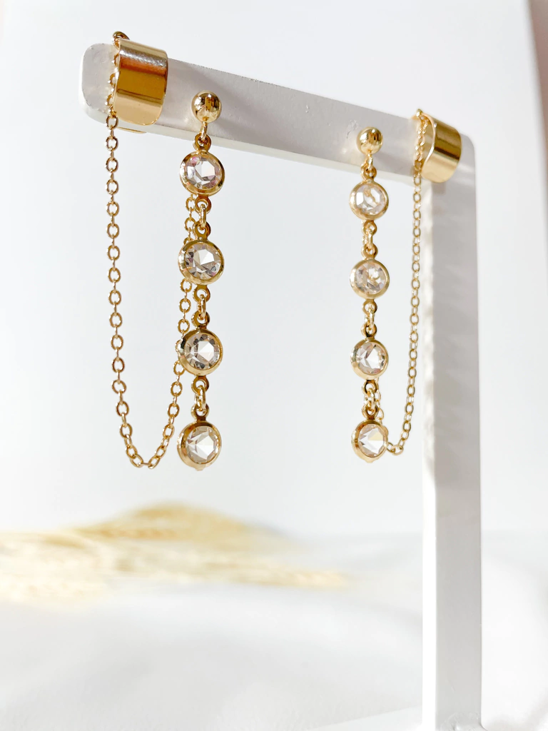 Brinco Ear Line com Piercing Fake e Pedras Penduradinhas