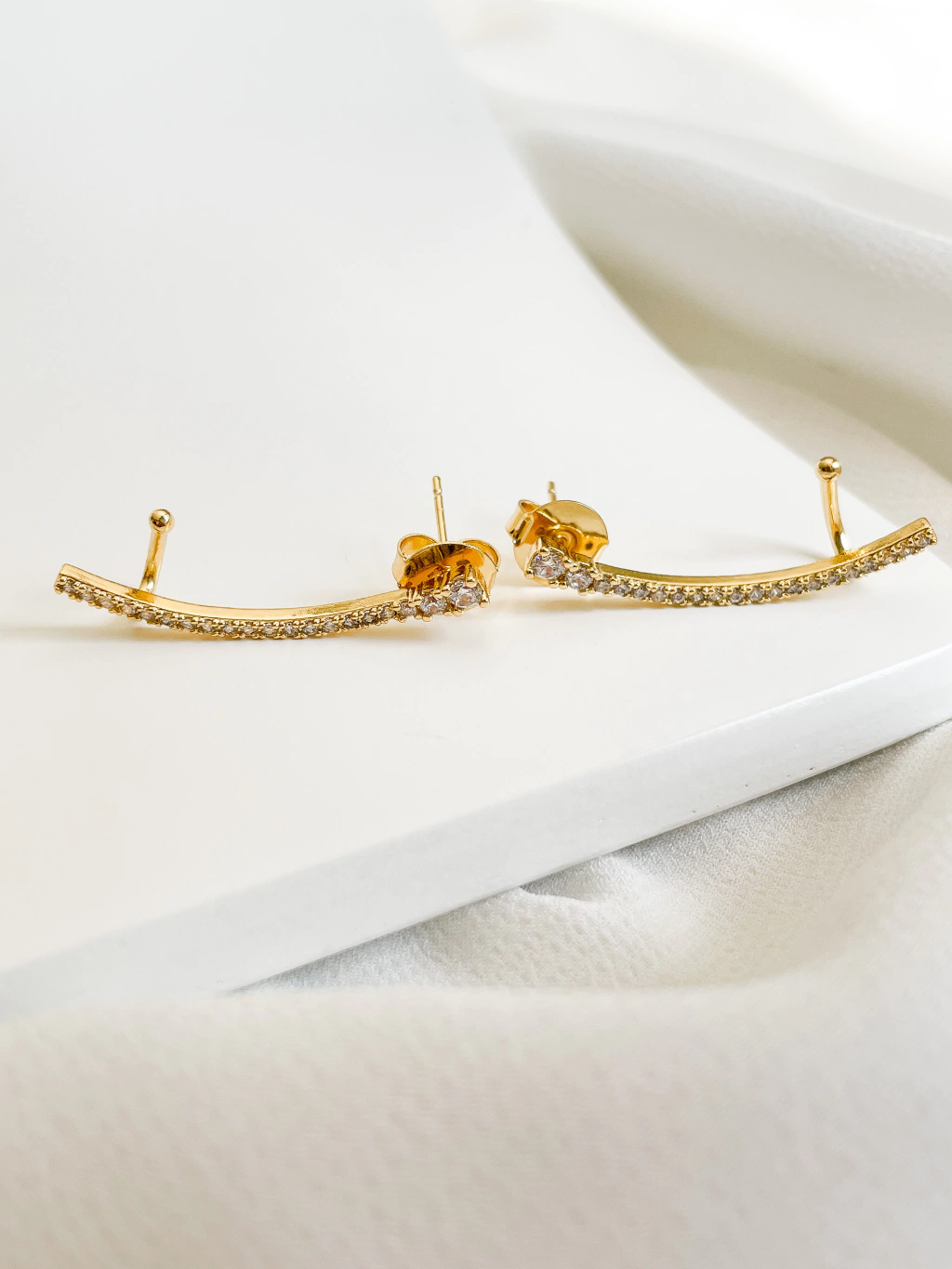 Brinco Ear Cuff Fino Cravejado