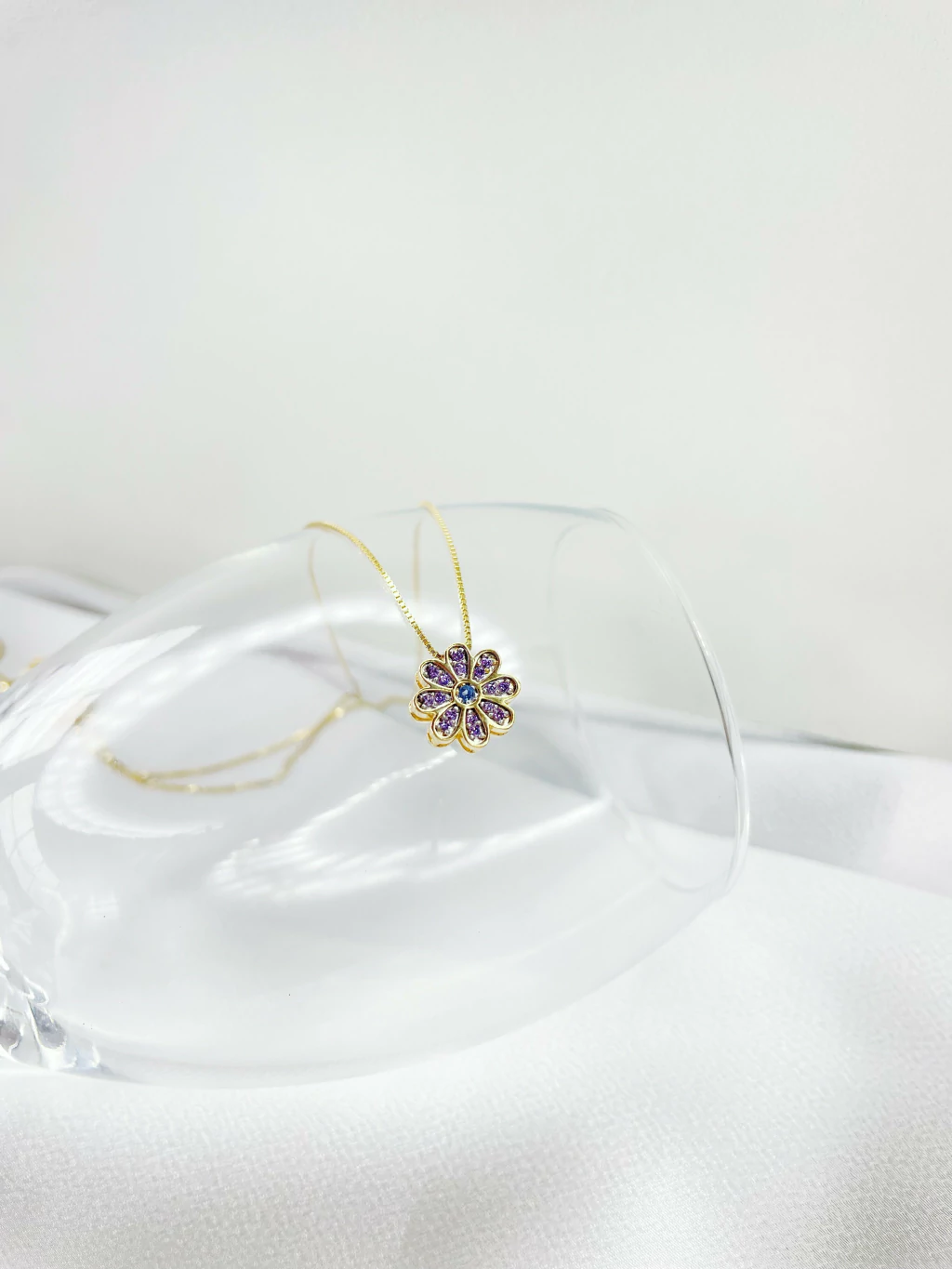 Colar Flor Zircônias Lilás - JOIA
