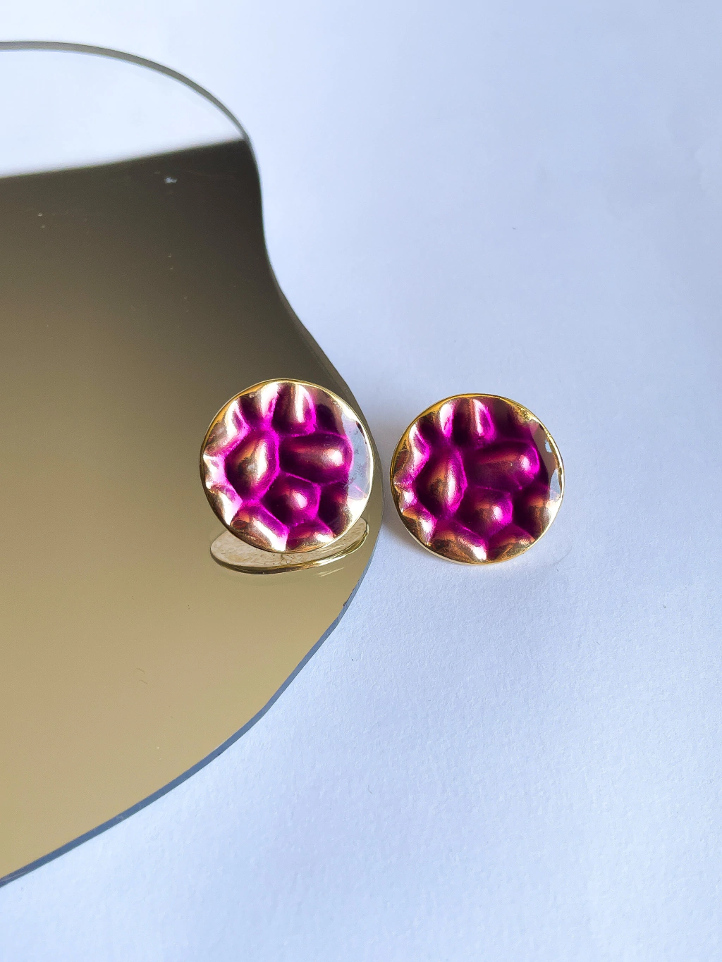 Brinco Esmaltado Amassado Roxo
