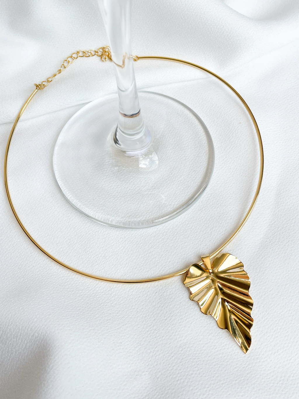 Colar Choker Rígida Folha
