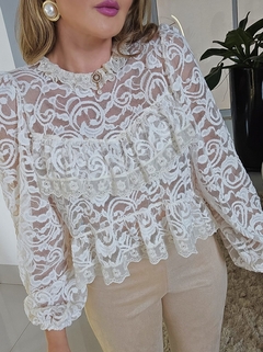 Blusa renda com pérolas na internet