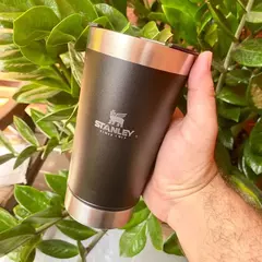 Copo Térmico Stanley Aço Inox Com Tampa e Abridor de Garrafa - comprar online