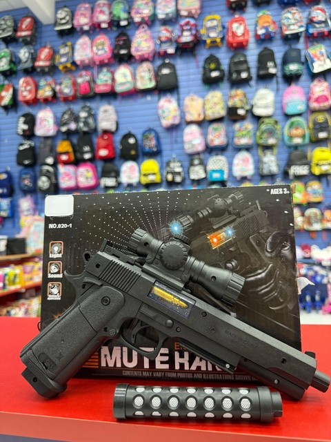 4546- AMETRALLADORA EN CAJA CON LUZ Y SONIDO (7450077068947)