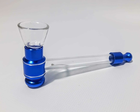 pipa de metal y vidrio