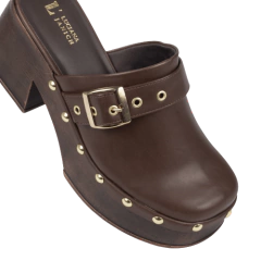 Tamanco Cacau Botões Dourados Salto Bloco 8cm LJ Luciana Janich - comprar online