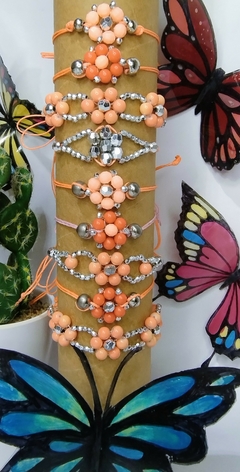 Pulseras tejidas con flores naranja