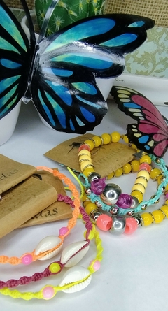 Pulseras varias