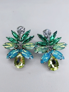 Aros de gemas en tonos verdes y celestes