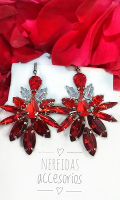 Aros de gemas rojo y plateado