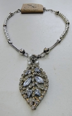 collar perlas y hoja de strass