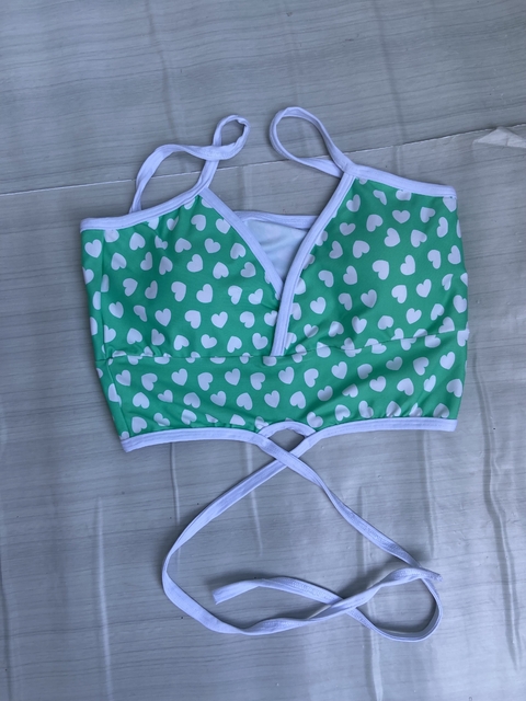 Top coração verde com branca