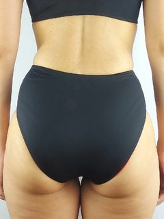 Hotpants Preta Vermelha - Gabiroba
