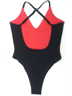 body-maio-dupla face-decote-preto-vermelho