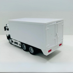 Miniatura Caminhão Baú Branco Volvo Truckado Luz E Som 1/50 - Patoys