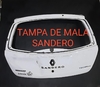 Tampa traseira porta mala Renault Sandero com detalhe