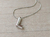 DIJE DE ACERO INICIAL L DE 14 X 20 MM CON CADENA CLAPTON CON BOLITAS DE 40 CM + EXT. DE 5 CM