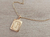 DIJE DE ACERO DORADO MEDALLA RECTANGULAR TRABAJADA EN RELIEVE CON INICIAL «Y» Y CADENA ESPEJITO X 45 CM. TAMAÑO 15 X 20 MM