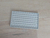 EXHIBIDOR AFELPADO PARA ANILLOS COLOR GRIS. TAMAÑO 21 X 12,5 CM.