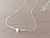 COLGANTE DE ACERO BLANCO CADENA COLA DE RATÓN CON BOLITAS 3 MM Y DIJE PASANTE CORAZÓN. LARGO 35 + 5 CM EXT.