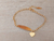 PULSERA DE ACERO DORADA ROLO 3.0 CON CHAPA PARA GRABAR (23 MM X 7 MM) Y CORAZÓN COLGANTE. LARGO 17,5 CM + 4 CM EXT.