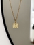collar inicial dorado