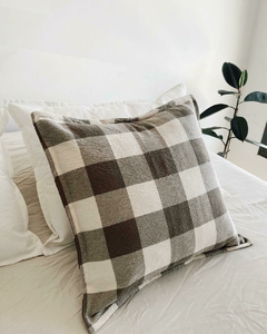 ALMOHADÓN CUADROS HABANO 50X50