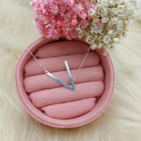 Colar com letra inicial