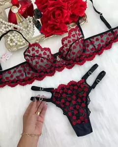Conjunto personalizado Mariana vermelho na internet