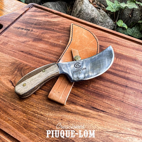Cuchillo Curvo Encabado en Madera