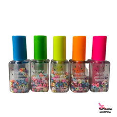 Marca texto em formato esmalte