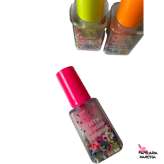 Marca texto em formato esmalte