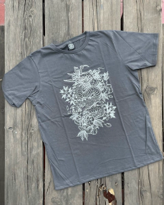Remera Dragón con peonias - comprar online
