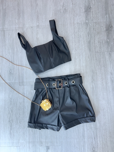 Short corino com cinto - comprar online