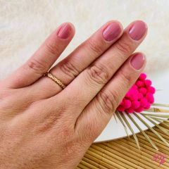 Anel em X e Zirconias Banhado a Ouro