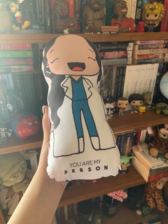 Almofada Cristina Yang- Greys Anatomy na internet