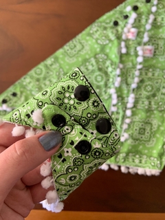 Bandana Verde c/ pompom - comprar online