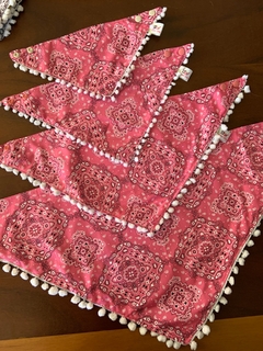 Bandana Rosa c/ pompom na internet