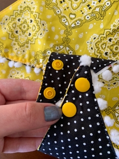 Bandana Amarela c/ pompom