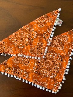 Bandana Laranja c/ pompom - comprar online