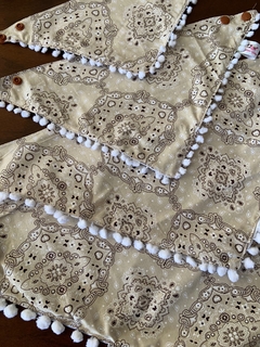 Bandana Bege c/ pompom