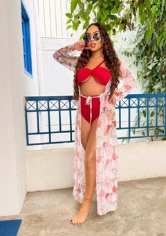 Saída de Praia Tulum Floral - Branco com Vermelho - comprar online