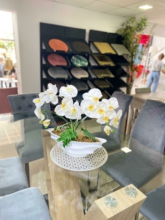 Arreglo Floral ORQUIDEA BLANCA CON BROTE GUEMBE Artificial - comprar online