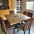 MESA 1,40 X 1,40 TAPA PARAISO + 8 SILLAS CHENILLE