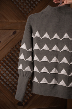 Blusa Biamar com padronagem geométrica, gola rolê e mangas de cava quadrada 11638 na internet
