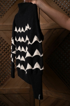 Blusa Biamar com padronagem geométrica, gola rolê e mangas de cava quadrada 11778 - loja online