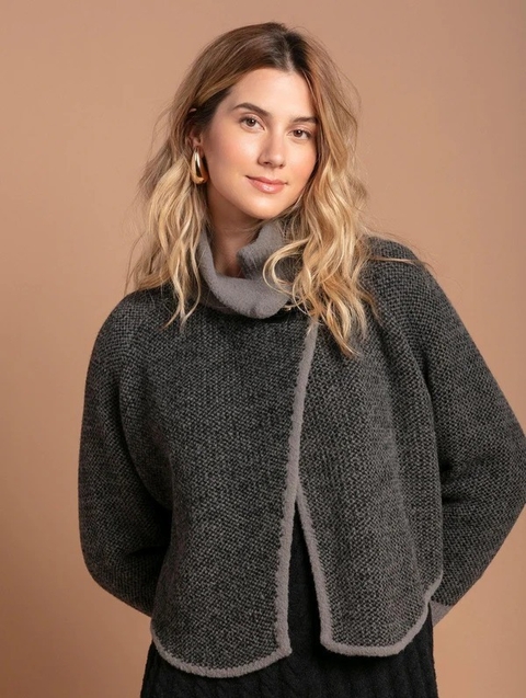 Capa com mangas e fechamento em alamar Biamar 11844 - comprar online